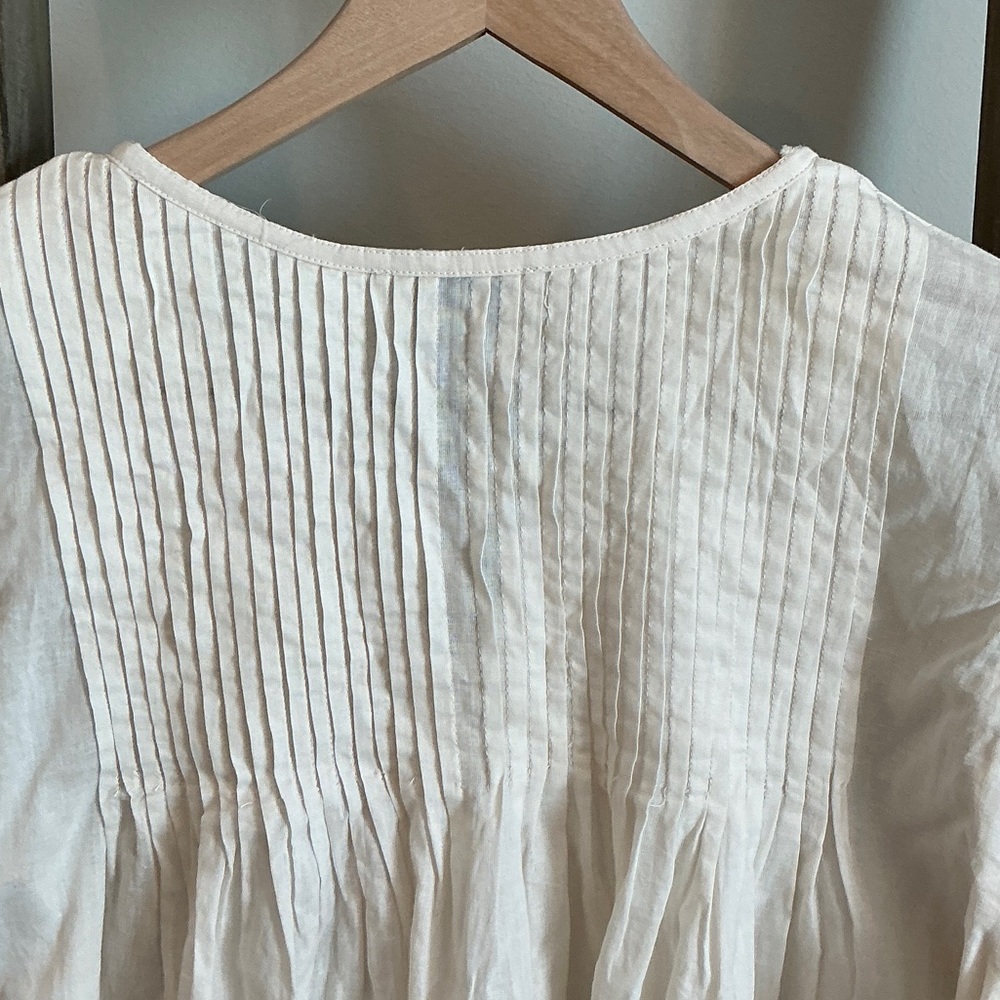 Charlie Paige Cream Blouse with Pleated Design - Picture 4 of 5
